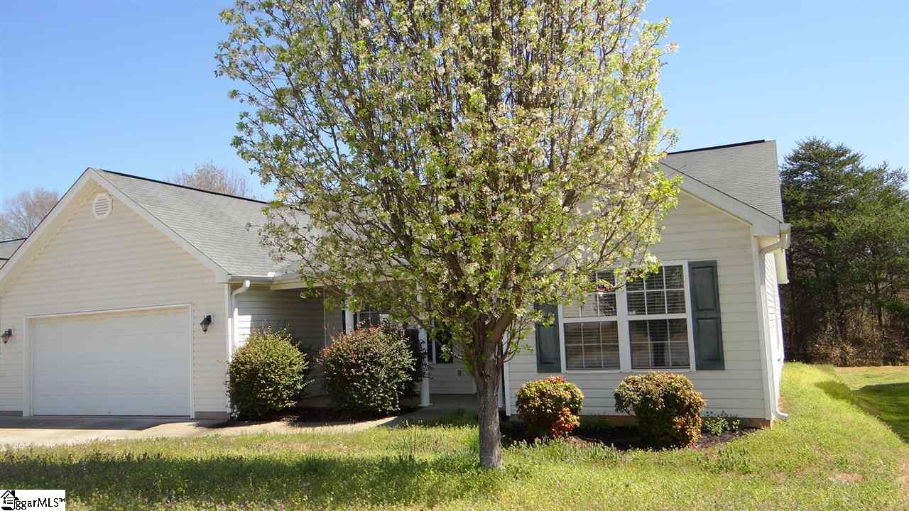 Property image 1 at 25 Landing Lane, Simpsonville, SC 29680