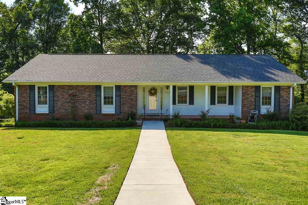 Property image 1 at 304 Lakecrest Drive, Greer, SC 29651