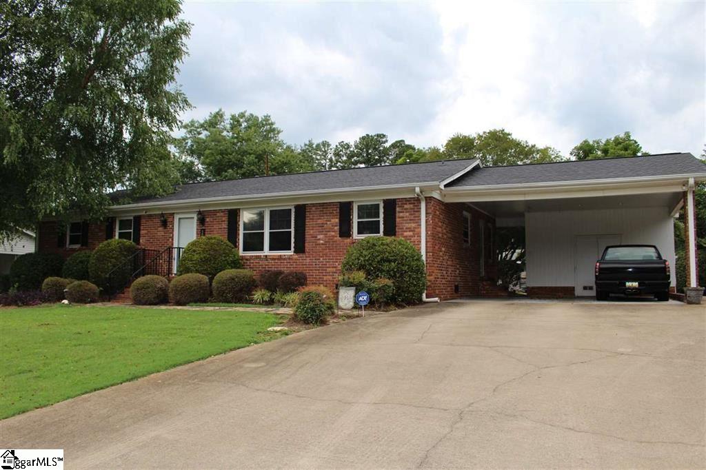 Property image 1 at 5012 Willow Drive, Boiling Springs, SC 29316