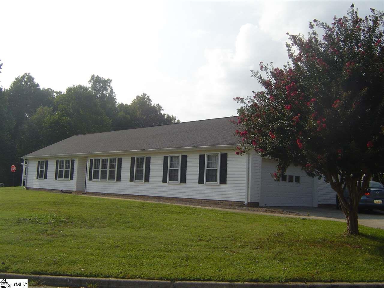 Property image 1 at 1 Georgetown Circle, Taylors, SC 29687