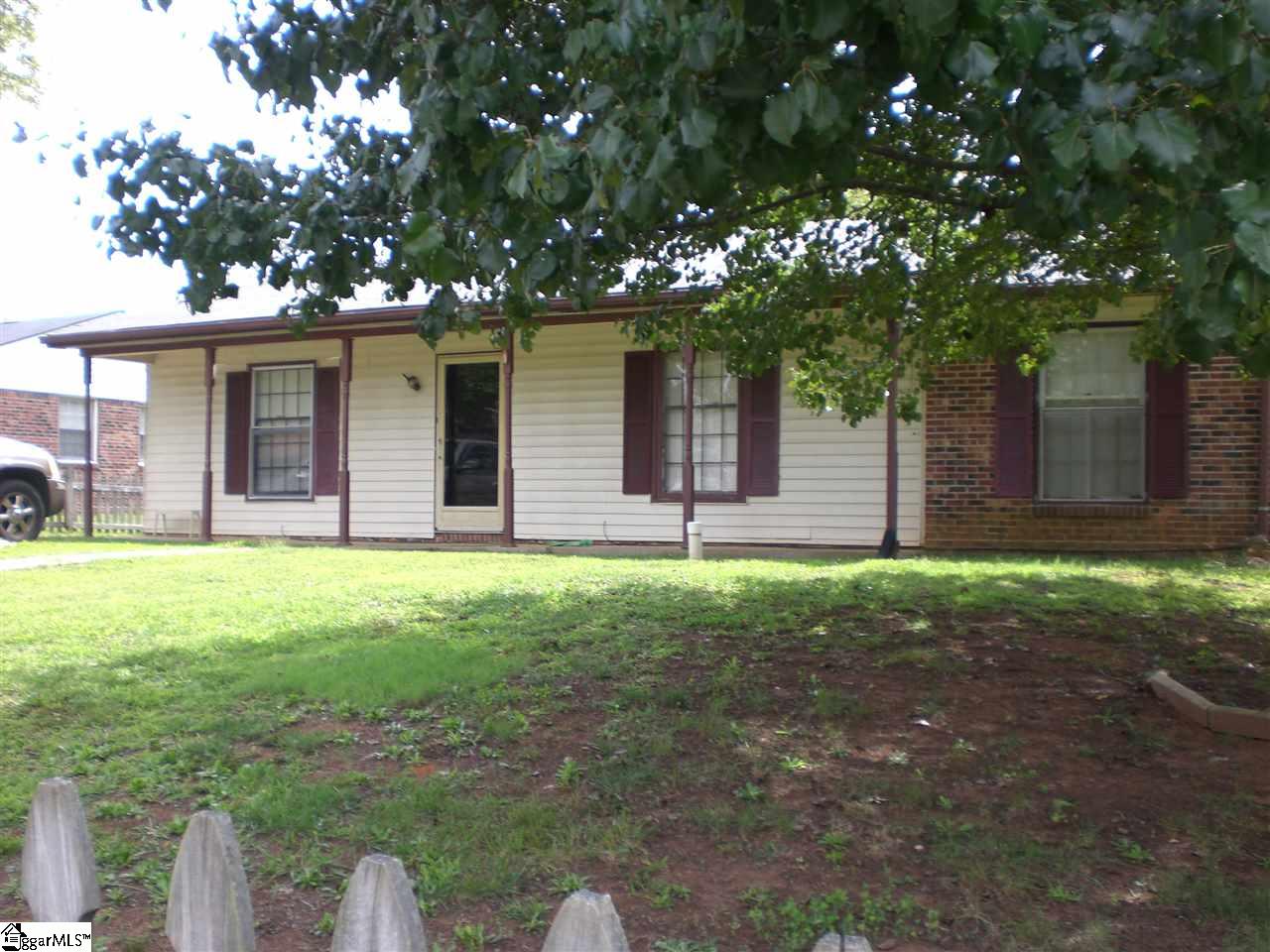 Property image 1 at 304 Boling Road, Taylors, SC 29687