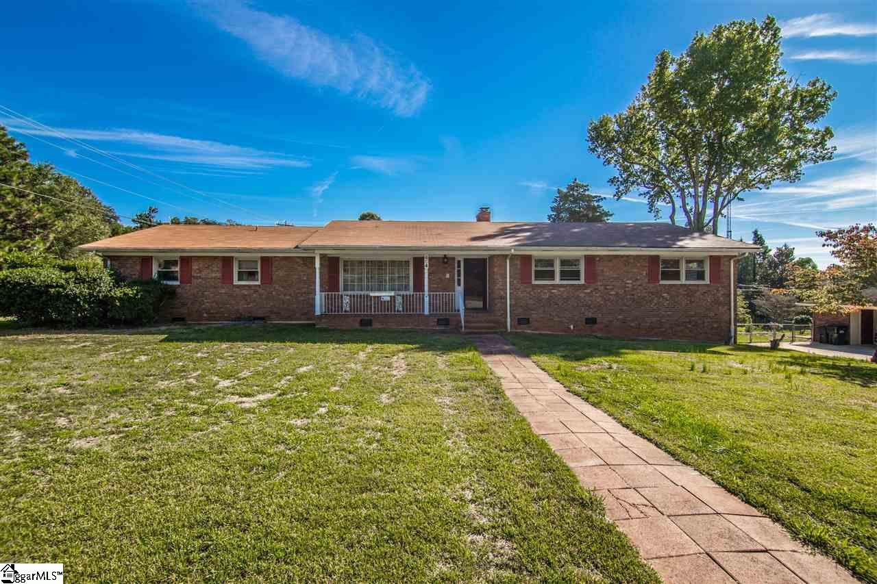 Property image 1 at 404 Lake Forest Drive, Spartanburg, SC 29307