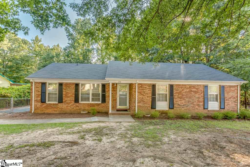 Property image 1 at 209 Seven Oaks Lane, Spartanburg, SC 29301-2723