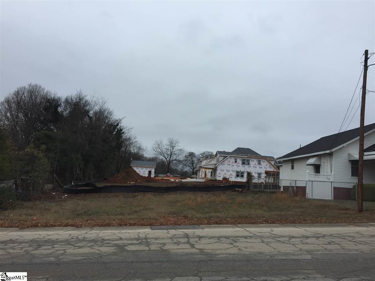 Property image 1 at 16 S Textile Avenue, Greenville, SC 29611