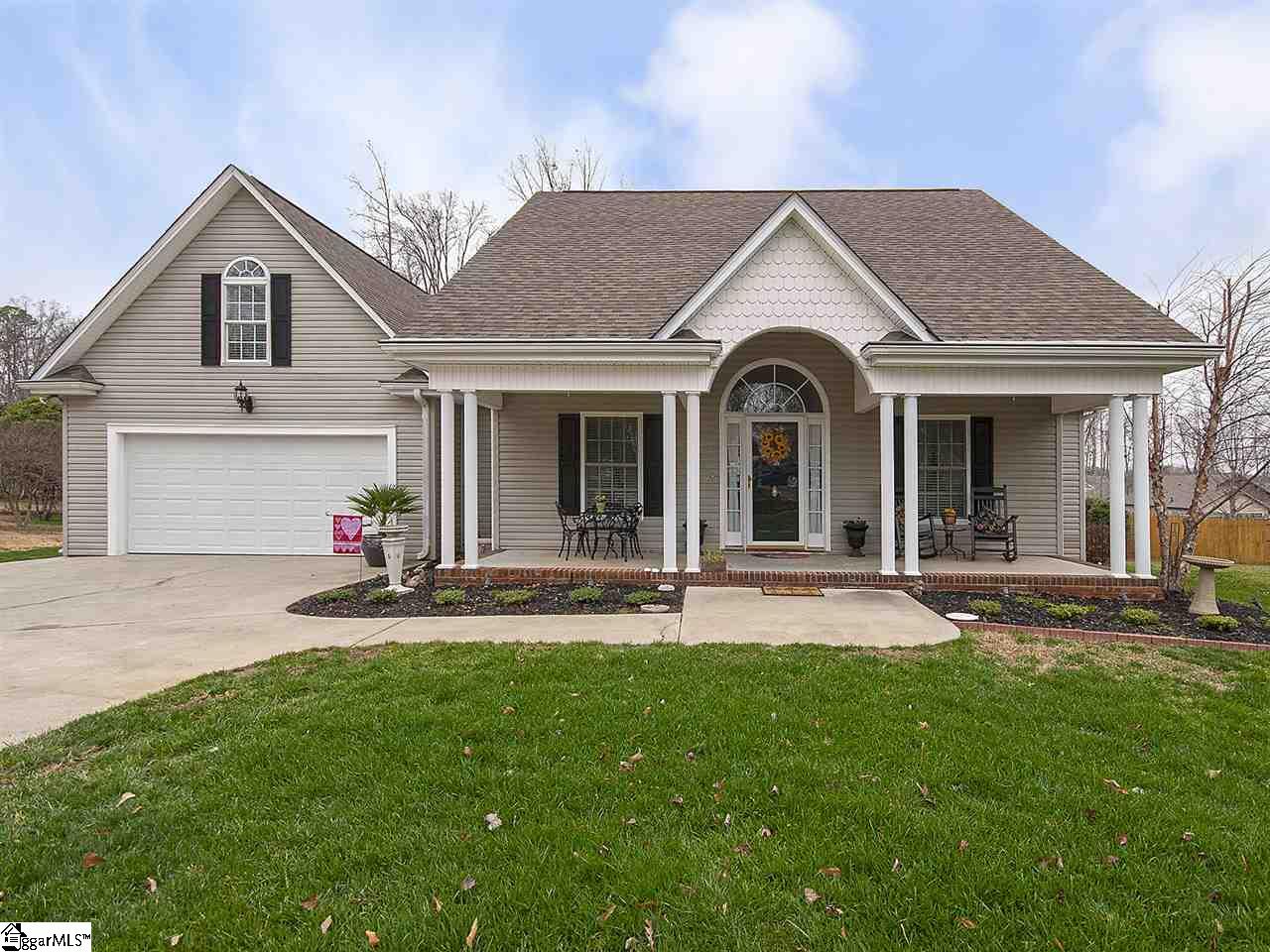 Property image 1 at 215 Kinard Way, Simpsonville, SC 29681