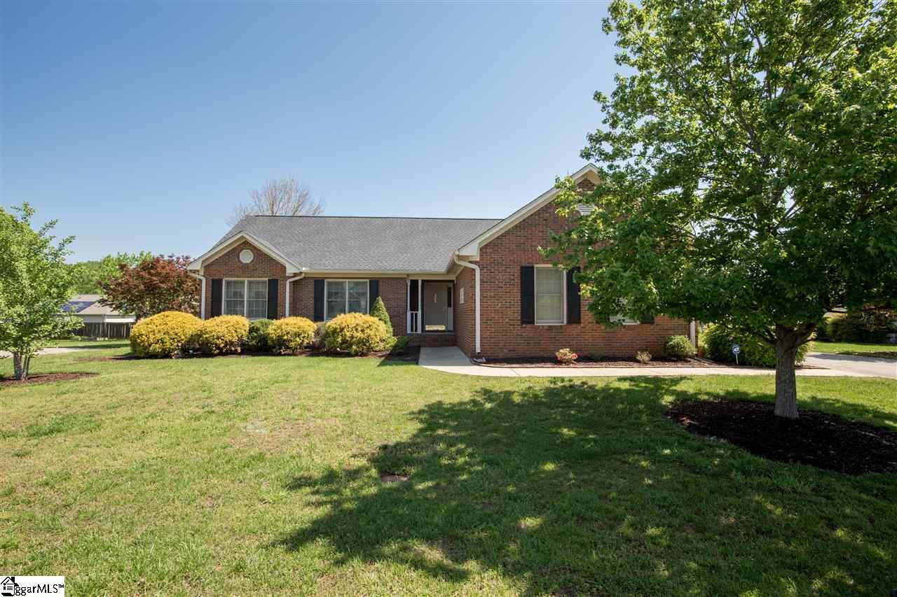 Property image 1 at 300 Tearose Lane, Simpsonville, SC 29681