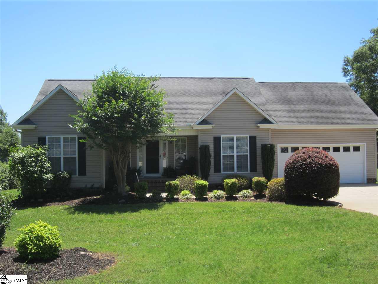 Property image 1 at 8 Fieldwood Lane, Simpsonville, SC 29681