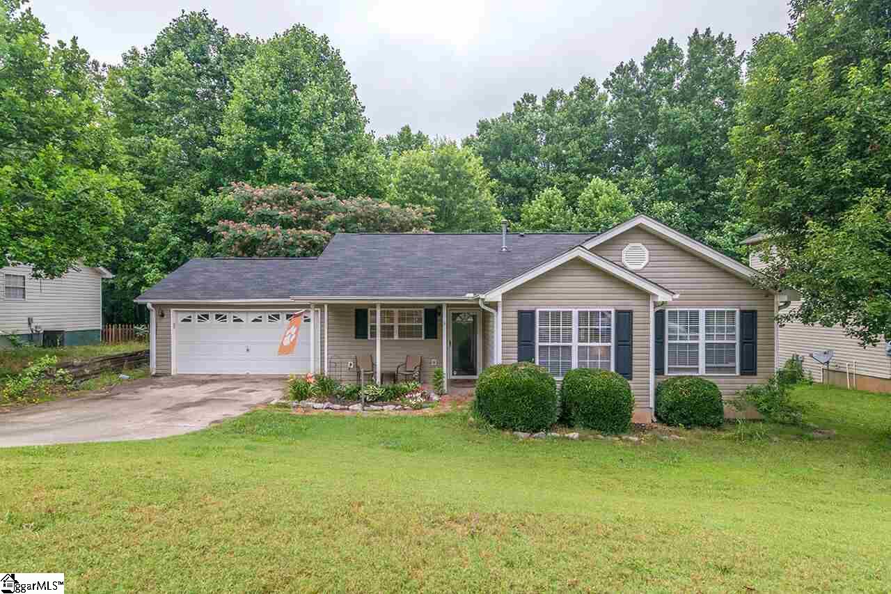 Property image 1 at 5 Squirrel Hollow Court, Greer, SC 29651