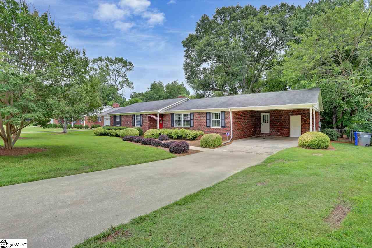 Property image 1 at 112 Woodbury Circle, Taylors, SC 29687