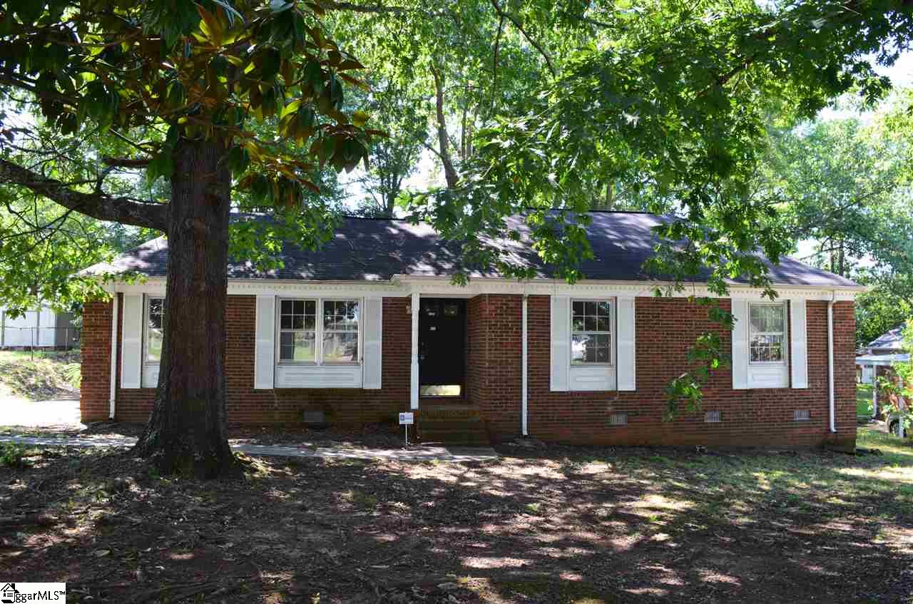 Property image 1 at 209 Willow Oaks Drive, Spartanburg, SC 29301