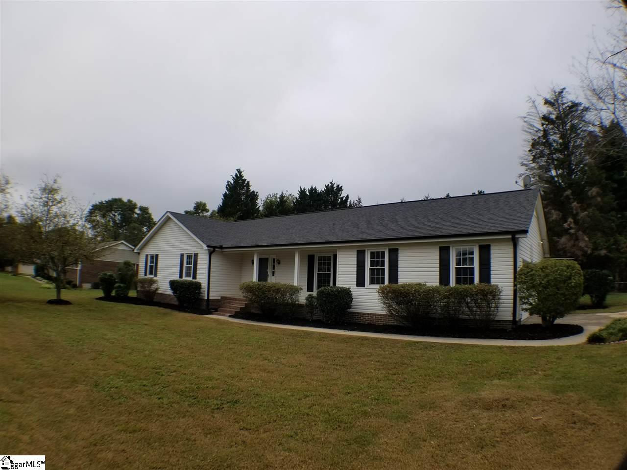 Property image 1 at 8 Dacus Drive, Williamston, SC 29697