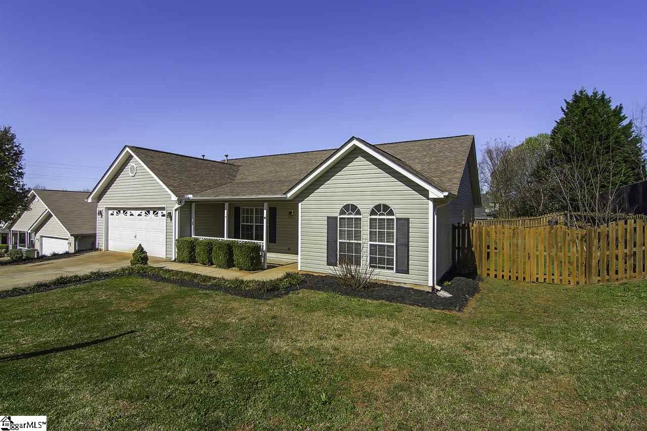 Property image 1 at 8 Wake Forest Way, Mauldin, SC 29662