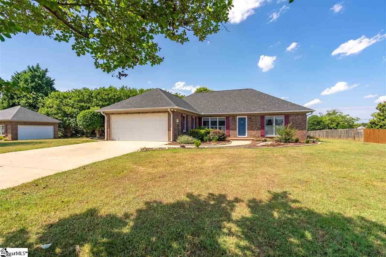 Property image 1 at 306 W Autumn Ridge Road, Moore, SC 29369