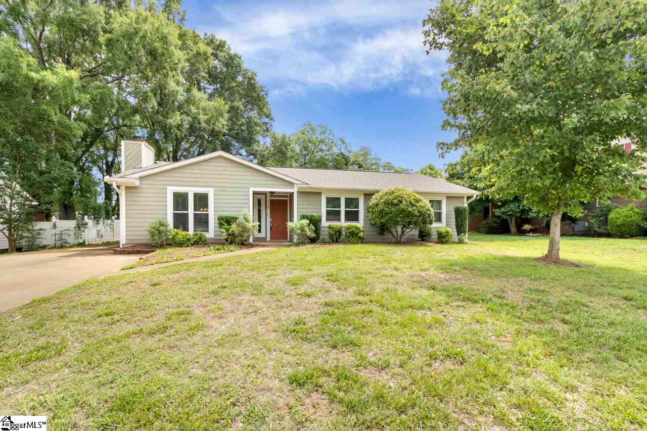 Property image 1 at 4 Glenda Lane, Greenville, SC 29607