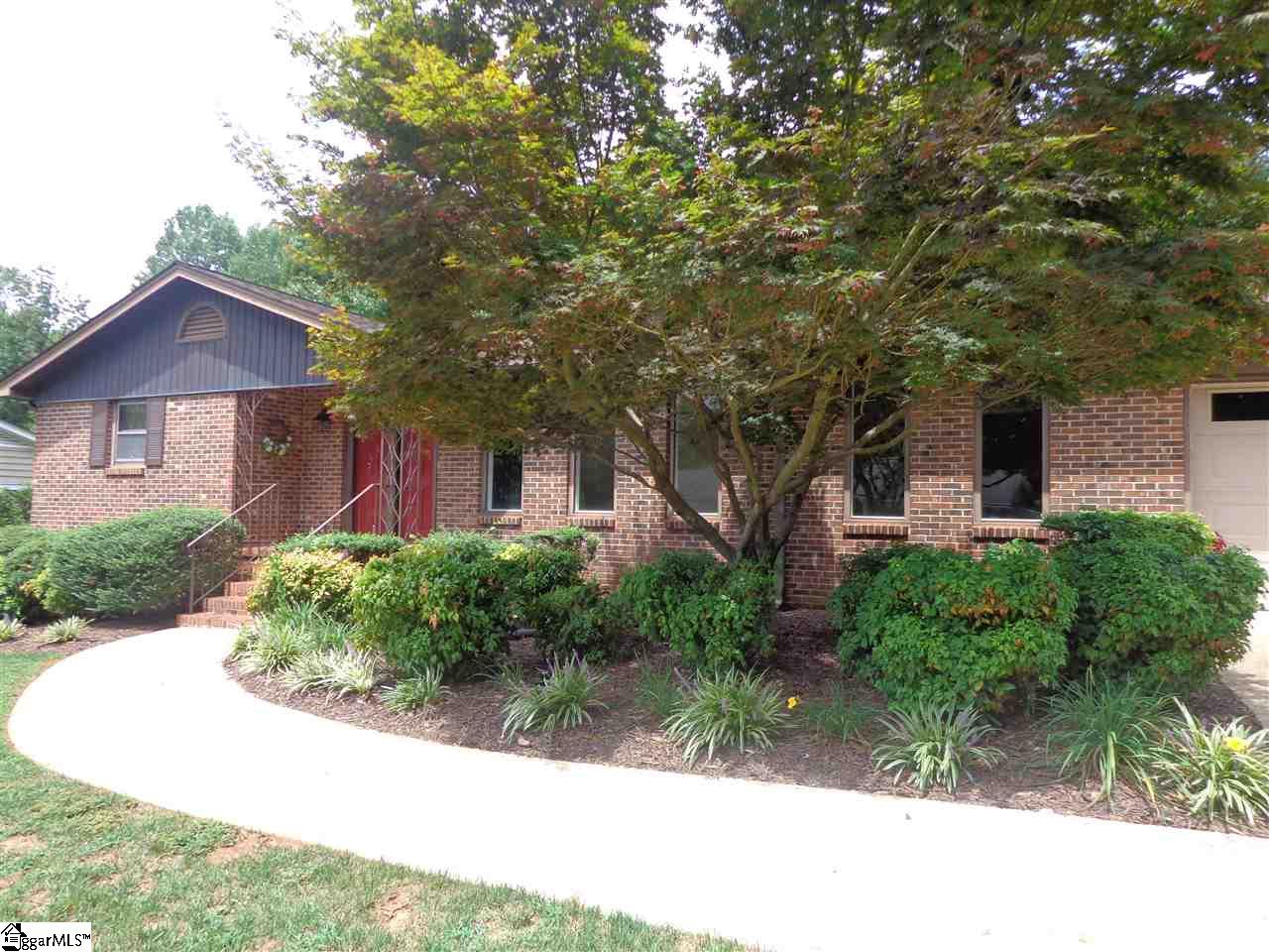 Property image 1 at 4 Broomfield Drive, Greenville, SC 29617-7437