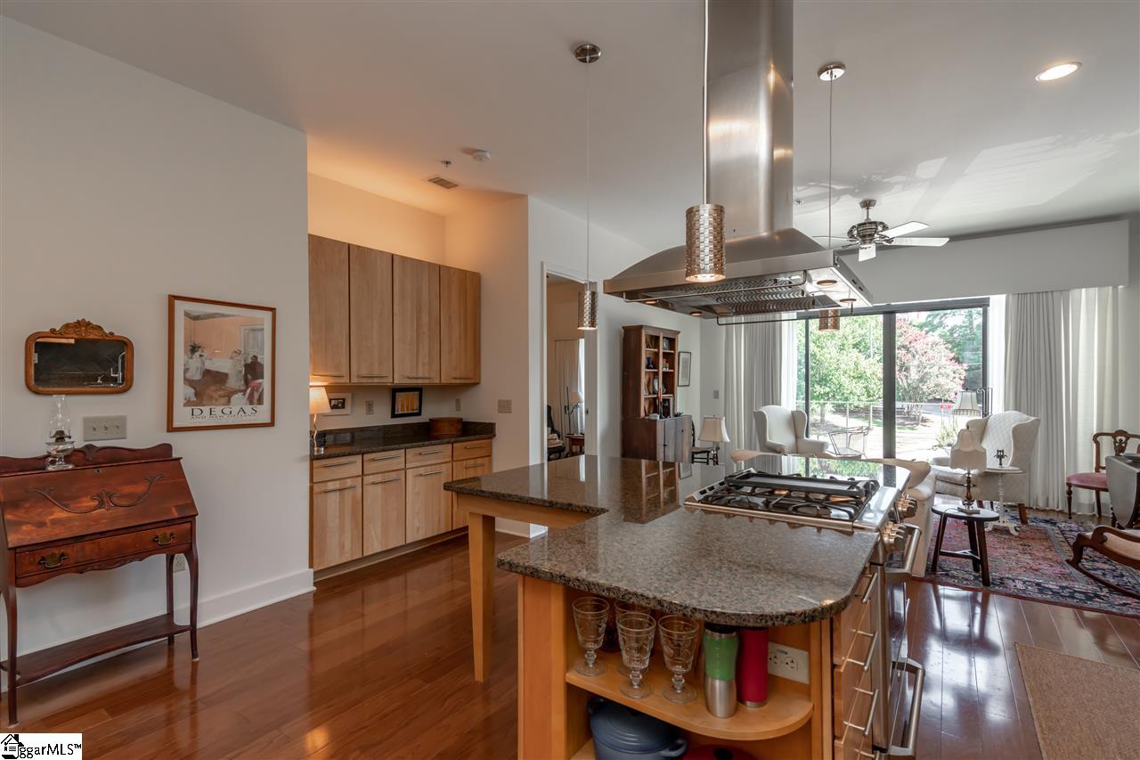 Property image 1 at 400 E McBee Avenue, Greenville, SC 29601