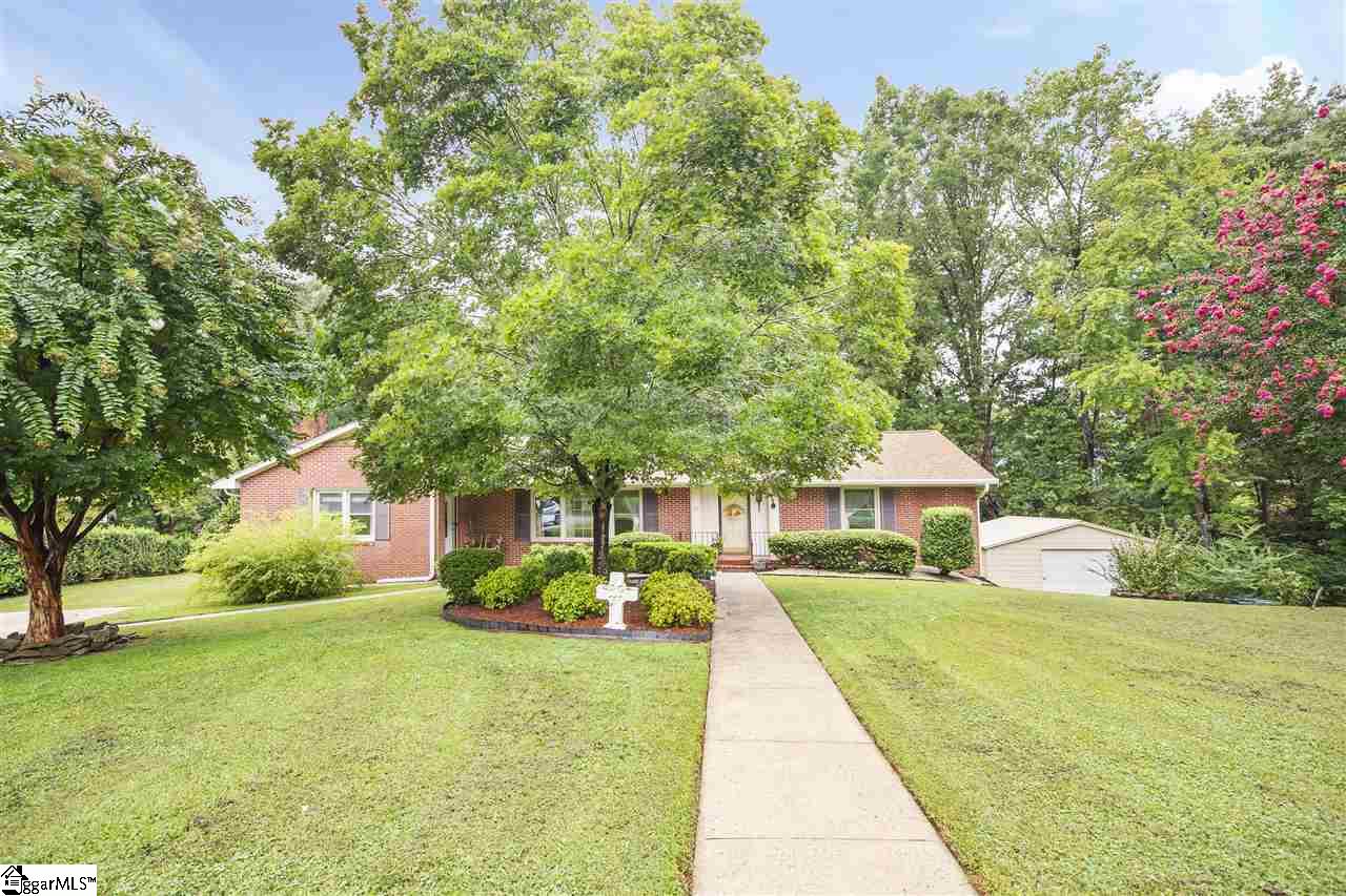 Property image 1 at 101 Crescent Drive, Laurens, SC 29369