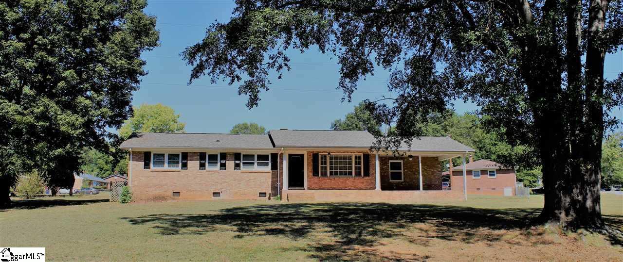 Property image 1 at 392 Crestview Drive, Spartanburg, SC 29306