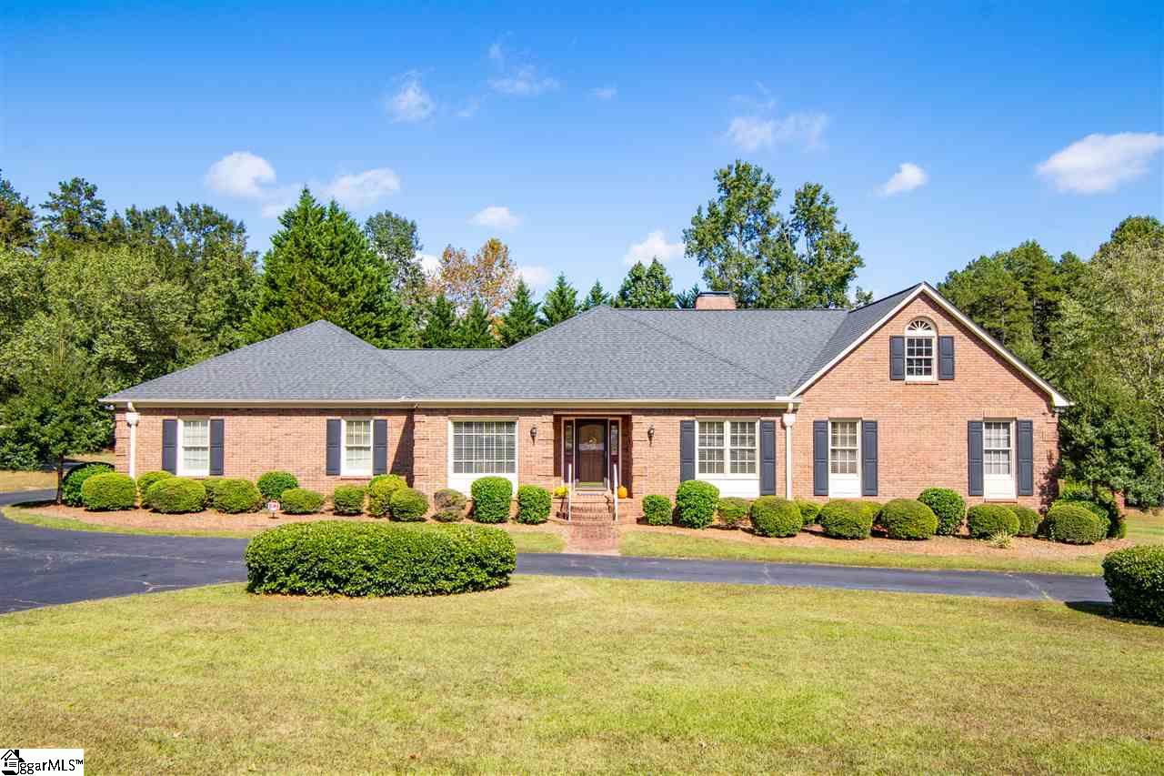 Property image 1 at 11 Green Valley Road, Greenville, SC 29617