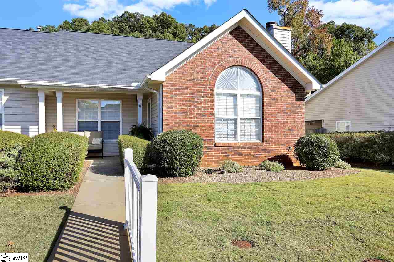 Property image 1 at 10 Creekbend Court, Simpsonville, SC 29681
