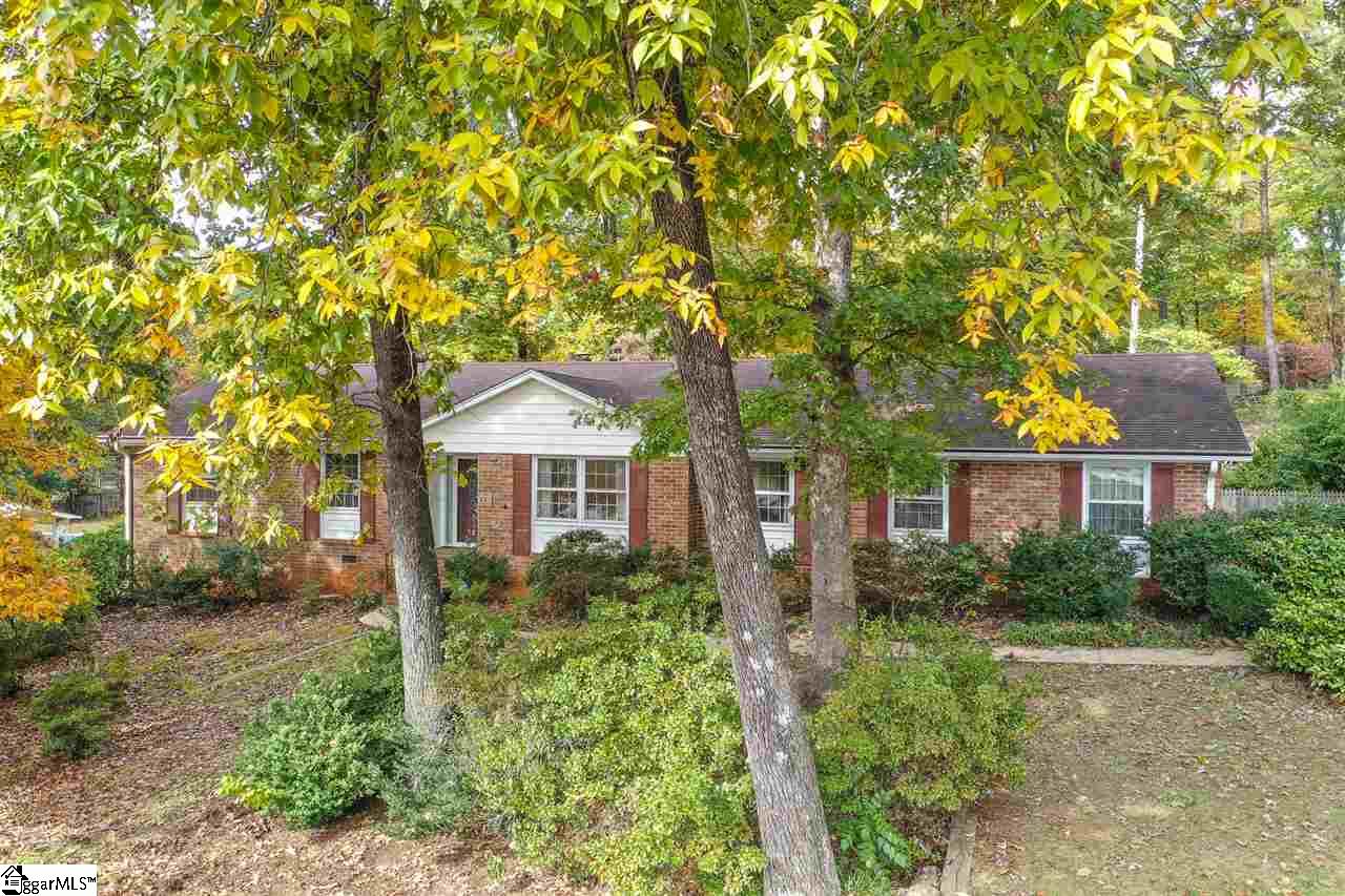 Property image 1 at 215 Crestwood Drive, Greenville, SC 29609