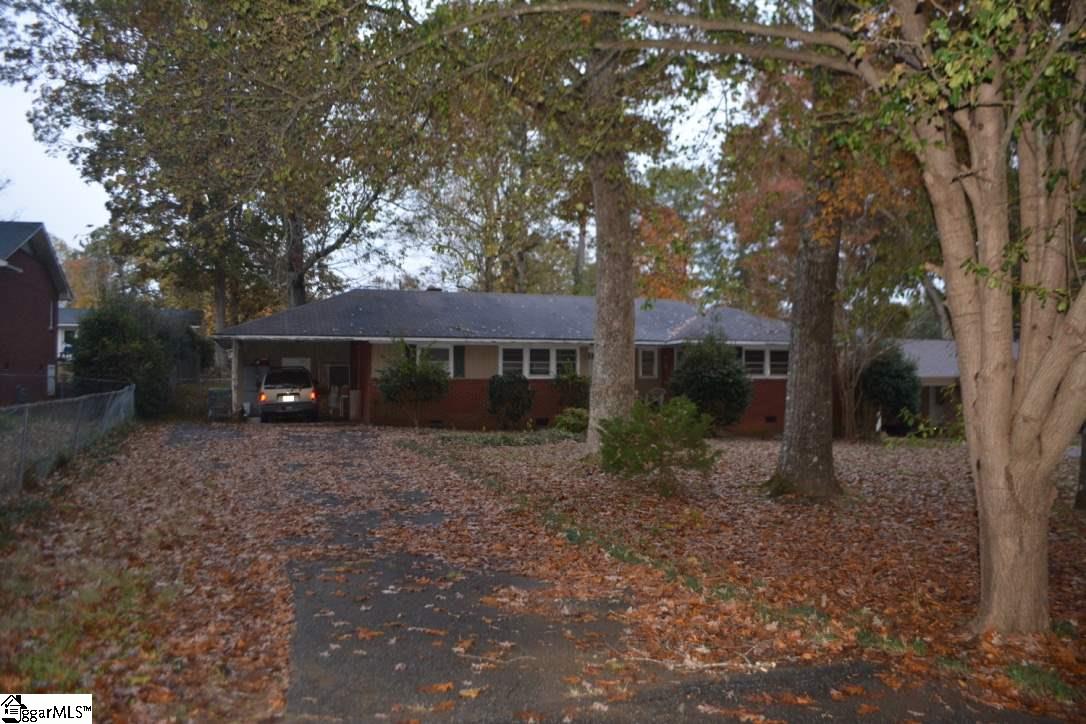 Property image 1 at 105 Guilford Place, Spartanburg, SC 29302