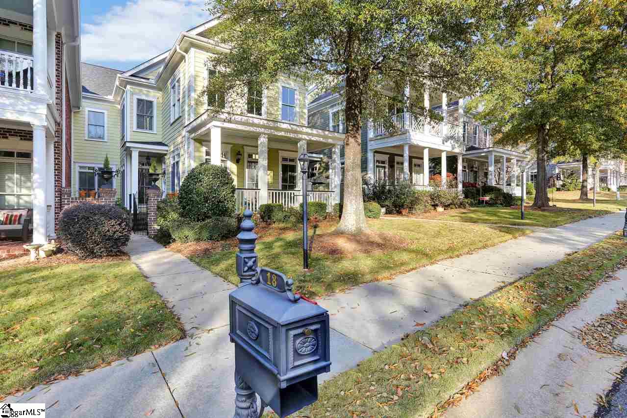 Property image 1 at 18 Rivoli Lane, Greenville, SC 29615