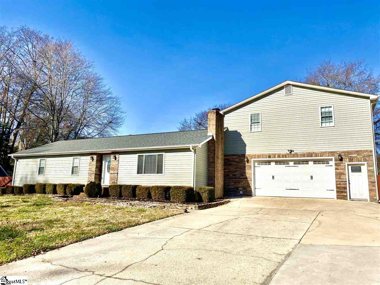 Property image 1 at 8 Wiltshire Court, Taylors, SC 29687