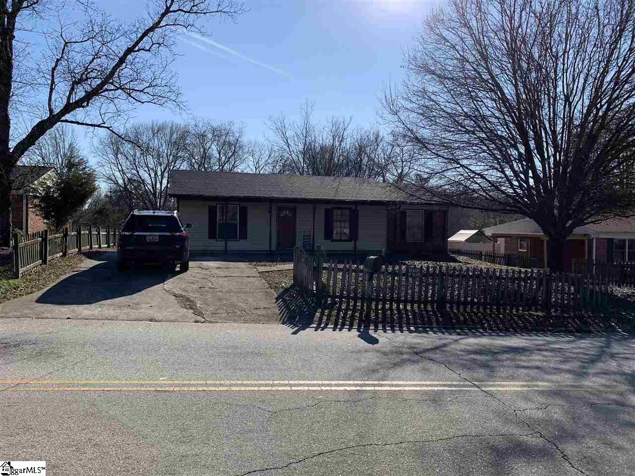 Property image 1 at 304 Boling Road, Taylors, SC 29687