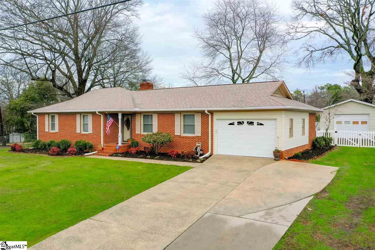 Property image 1 at 3 Longwood Drive, Taylors, SC 29687