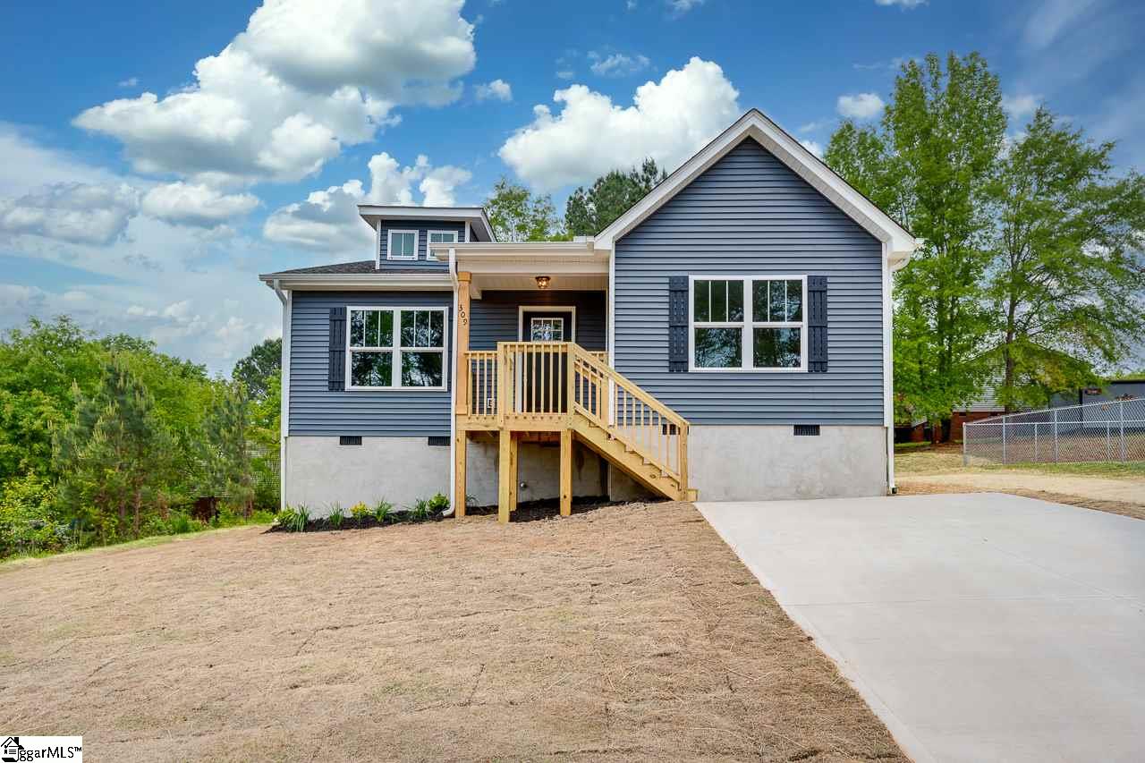 Property image 1 at 309 Walnut Drive, Pickens, SC 29671