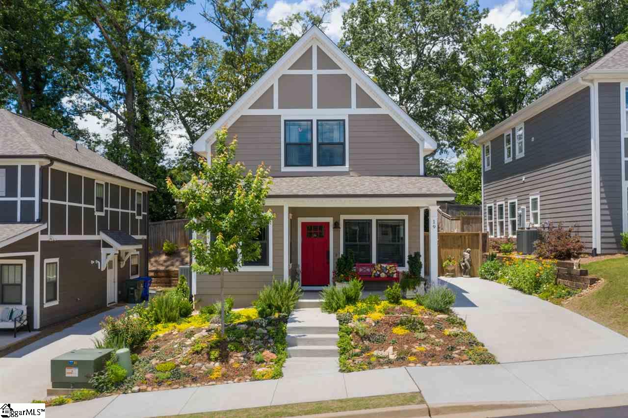 Property image 1 at 19 Greenridge Drive, Greenville, SC 29607