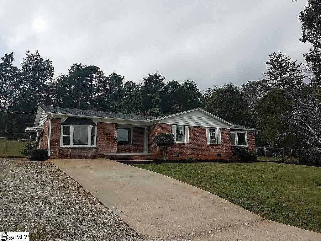 Property image 1 at 110 Roosevelt Drive, Easley, SC 29642-2330