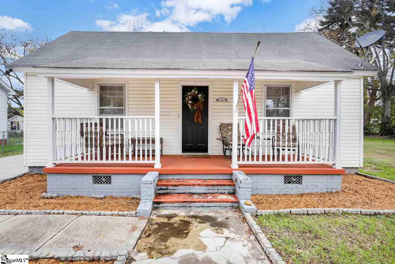 Property image 1 at 13 7th Street, Greer, SC 29651