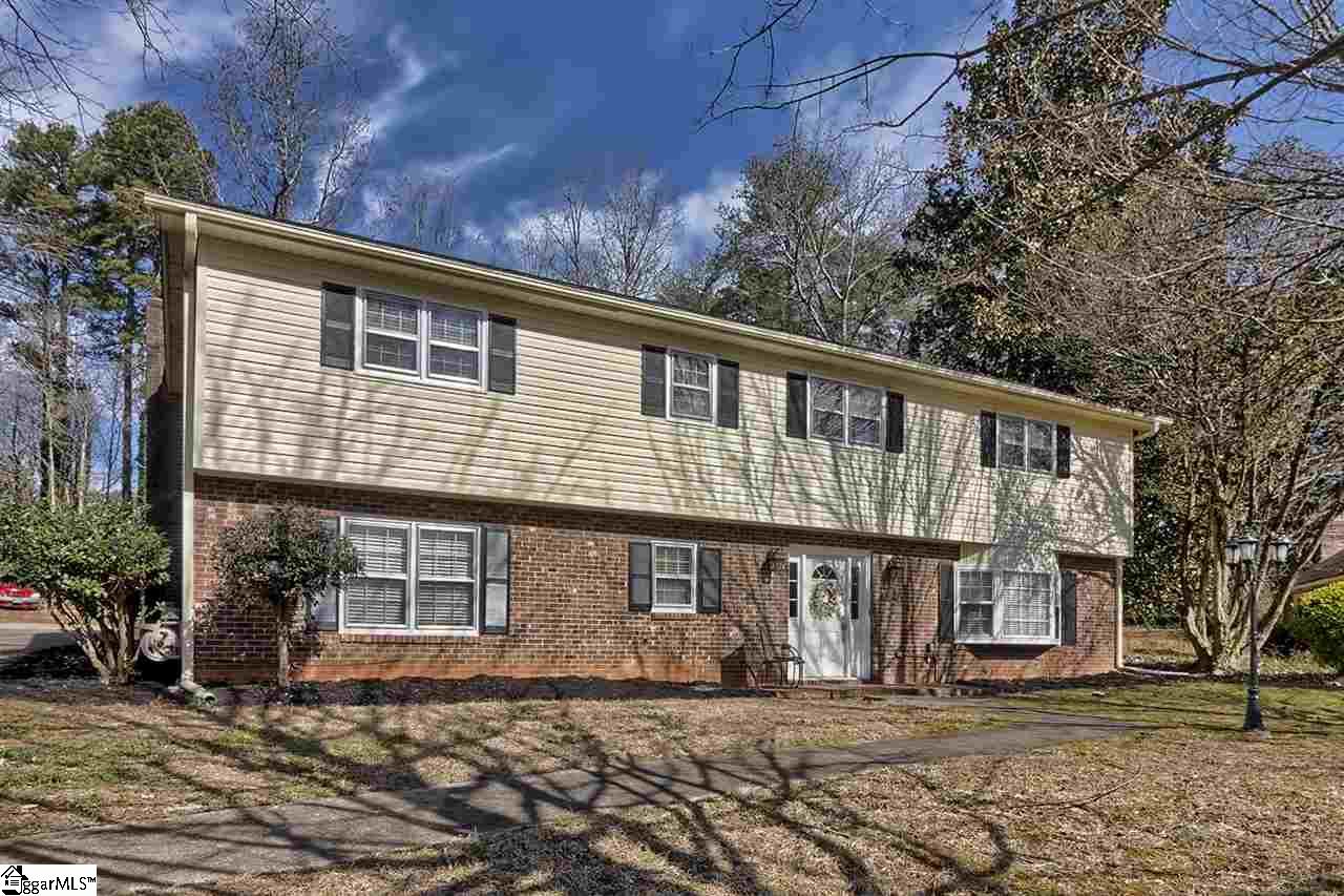 Property image 1 at 10 Dronfield Court, Greenville, SC 29609