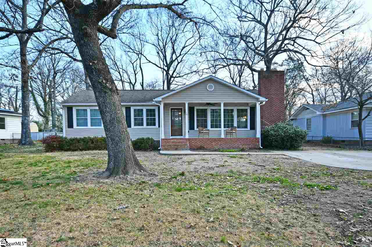 Property image 1 at 10 Brewster Drive, Taylors, SC 29687