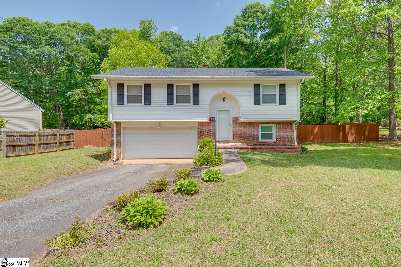 114 Woodridge Circle