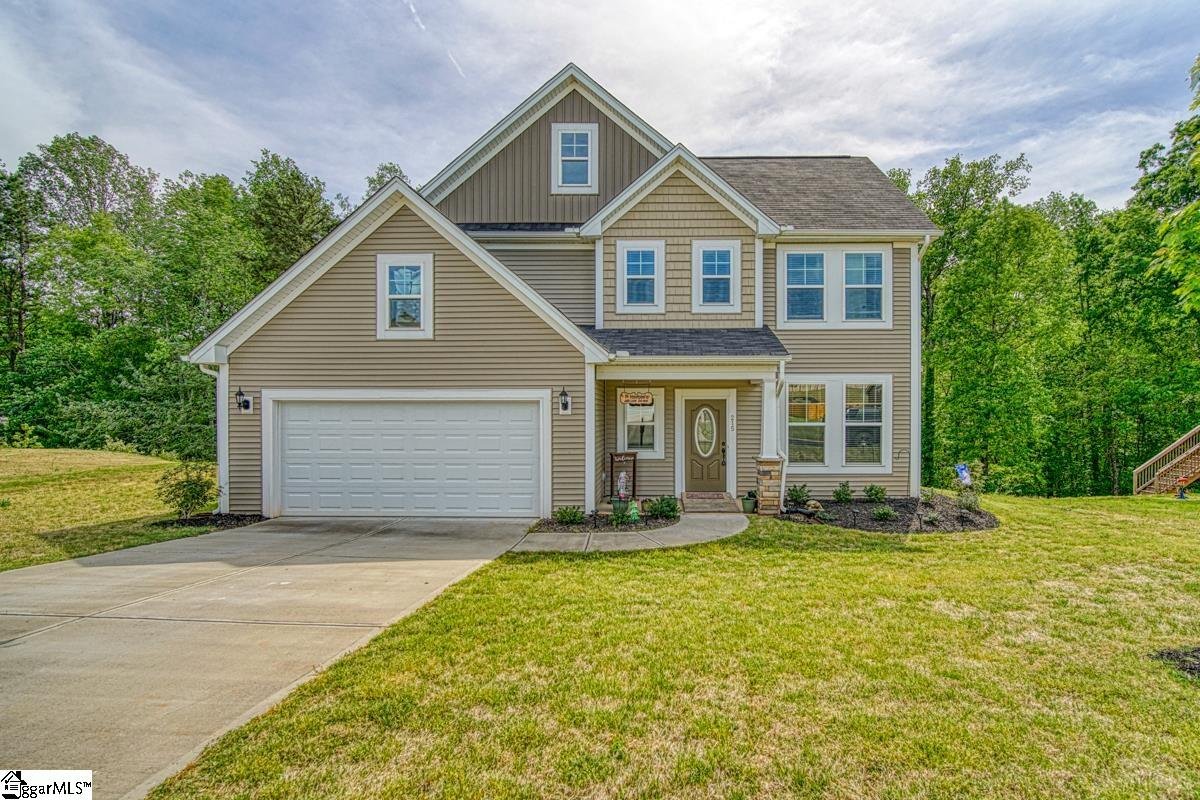 Property image 1 at 215 Castleton Circle, Boiling Springs, SC 29316