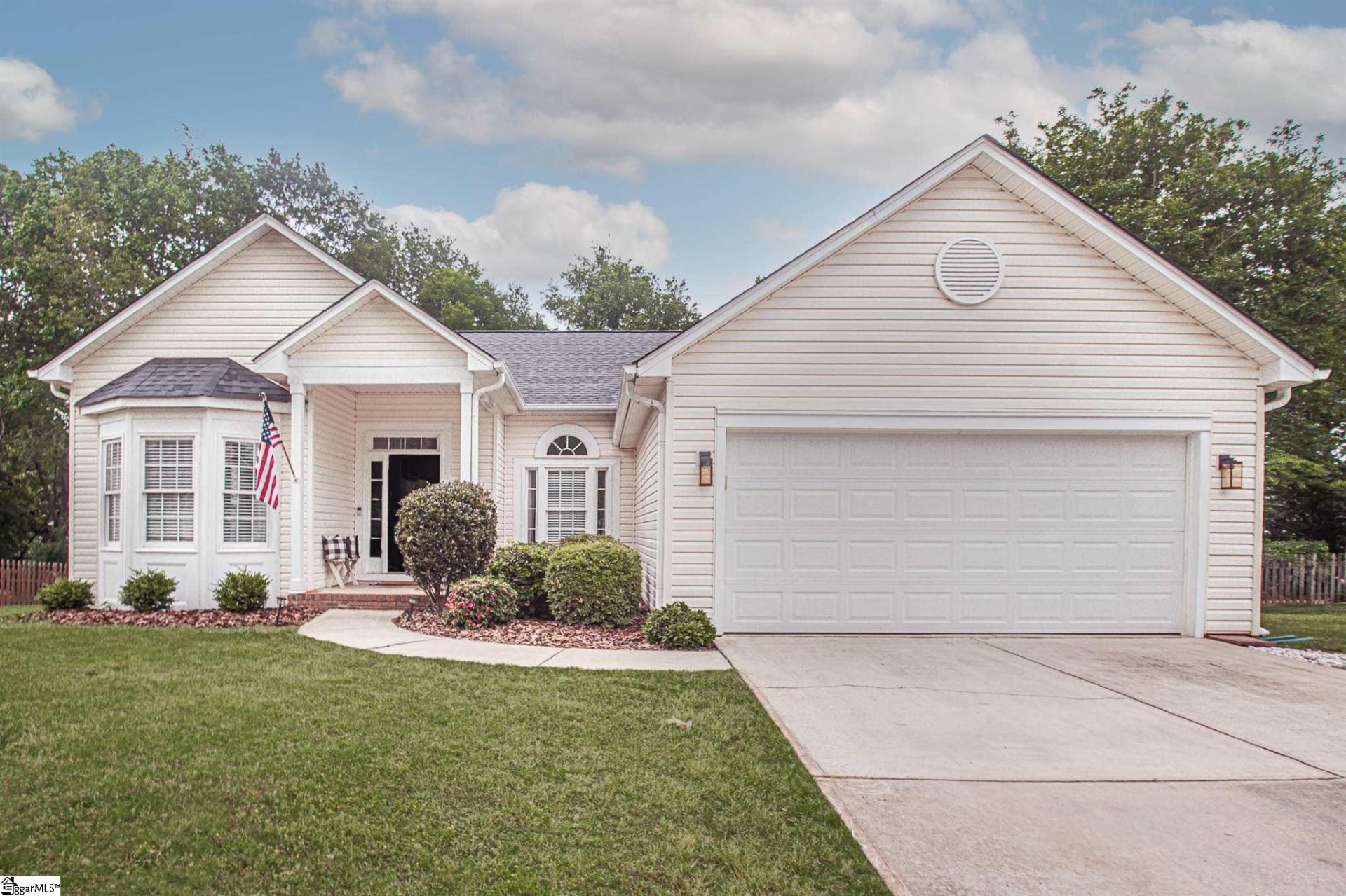 Property image 1 at 213 W Poplar Ridge Drive, Duncan, SC 29334