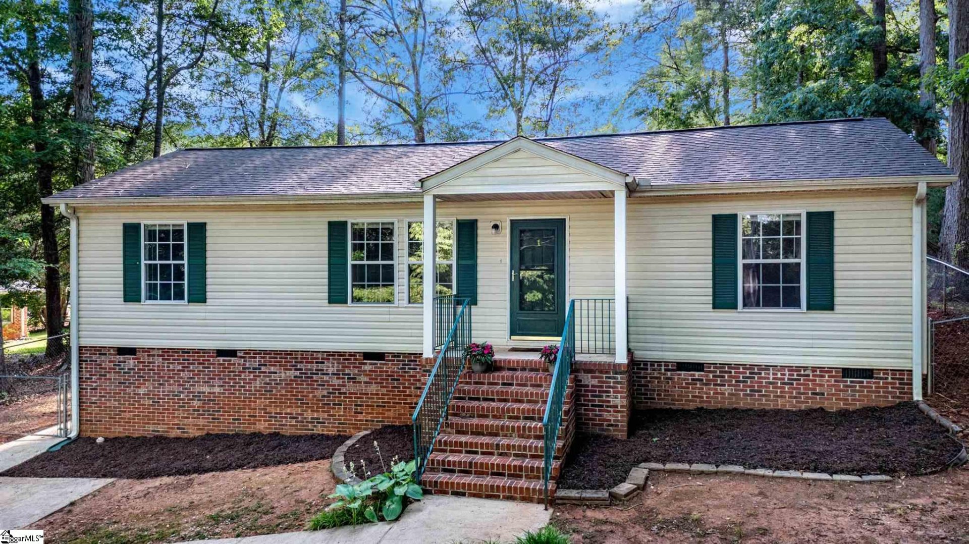 Property image 1 at 1 E Castle Drive, Greenville, SC 29605