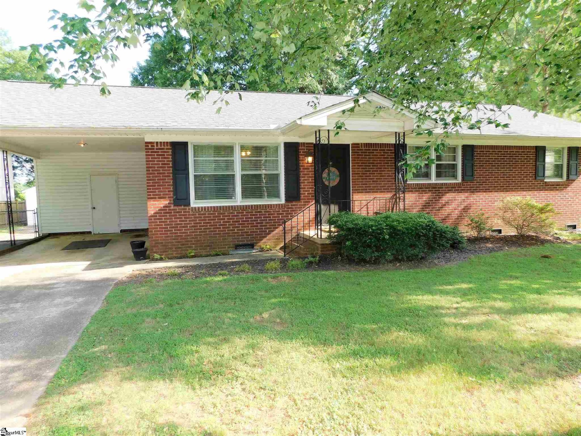 Property image 1 at 2704 E Lee Road, Taylors, SC 29687