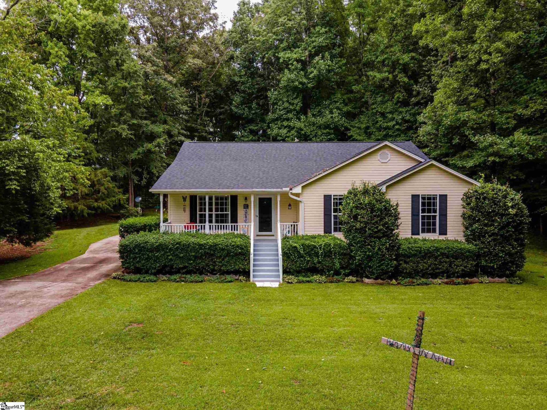 Property image 1 at 400 Peninsula Drive, Laurens, SC 29360