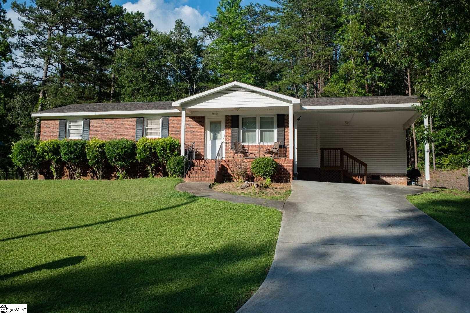 Property image 1 at 210 Brooklawn Drive, Fountain Inn, SC 29644