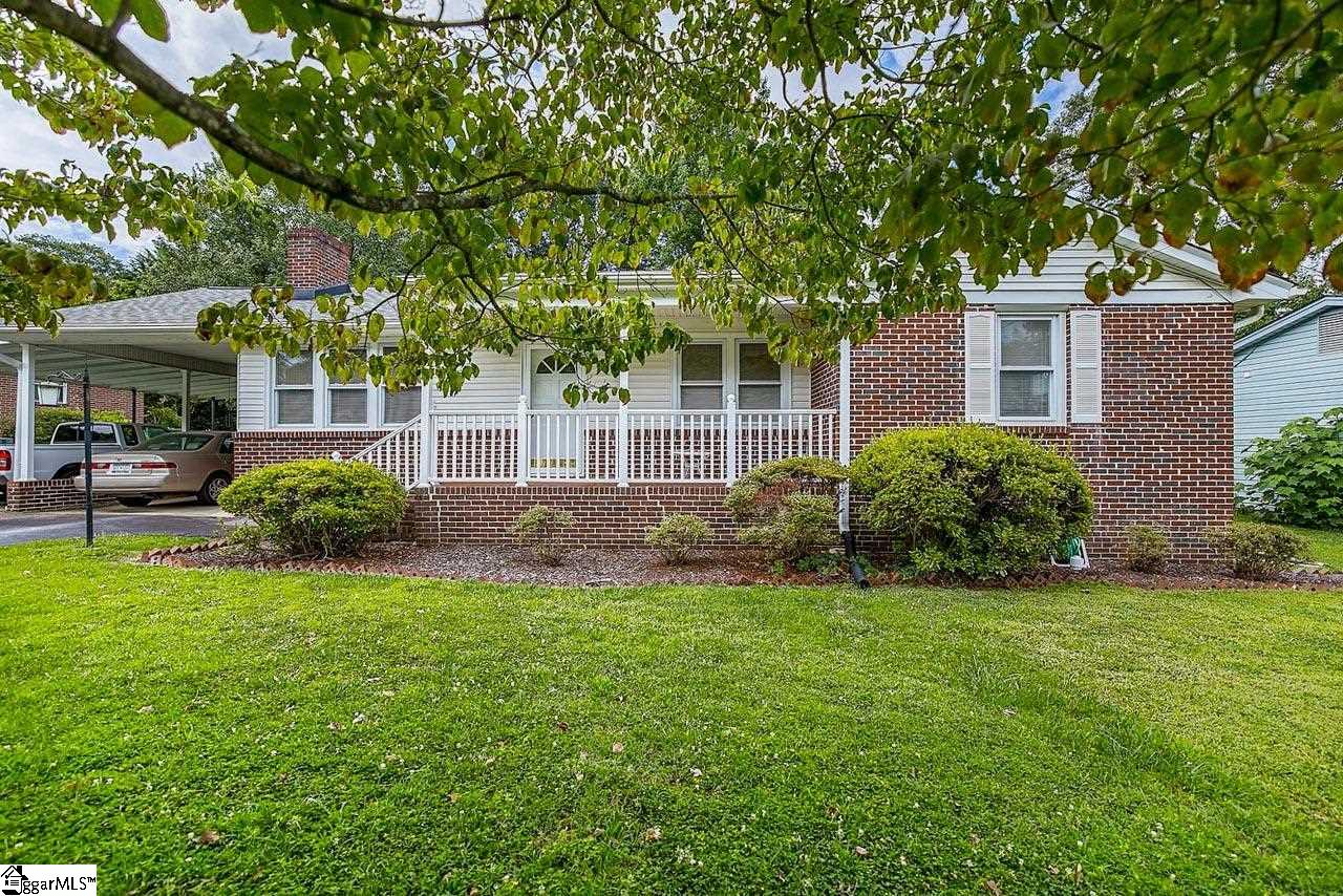 Property image 1 at 6 Merrywood Drive, Taylors, SC 29687