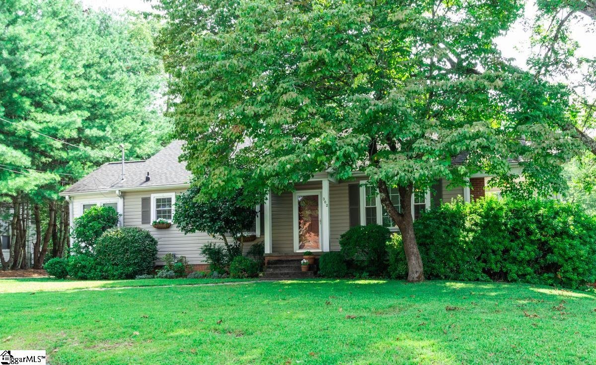 Property image 1 at 302 S B Street, Easley, SC 29640