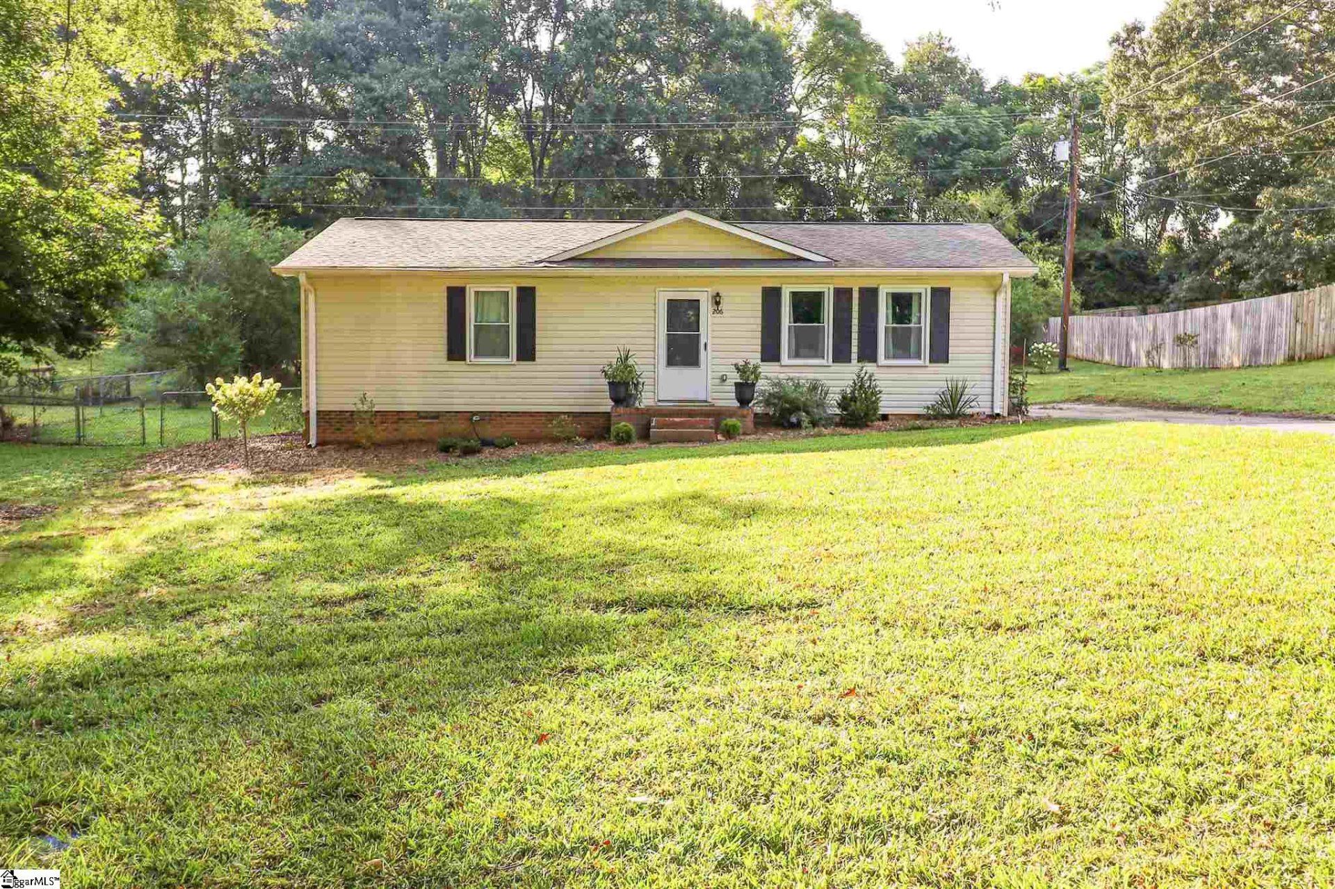 Property image 1 at 206 Springdale Avenue, Liberty, SC 29657