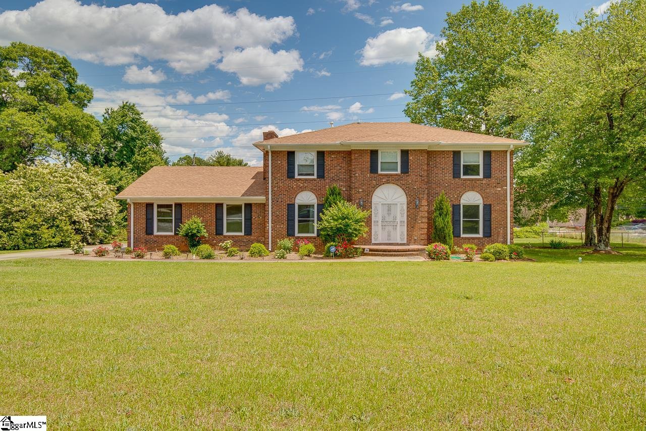 Property image 1 at 2 Queens Way, Greenville, SC 29615