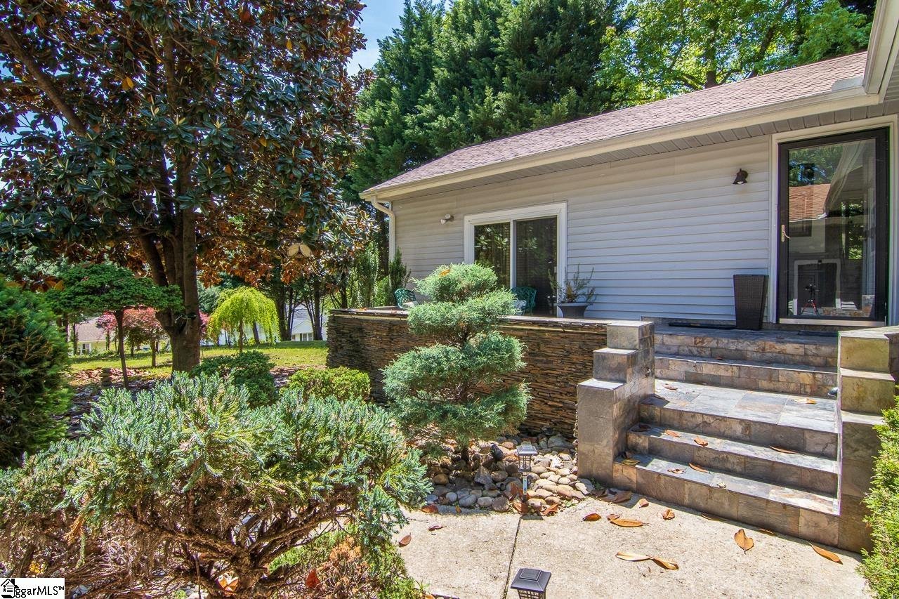 Property image 1 at 12 S Valley Drive, Greenville, SC 29611