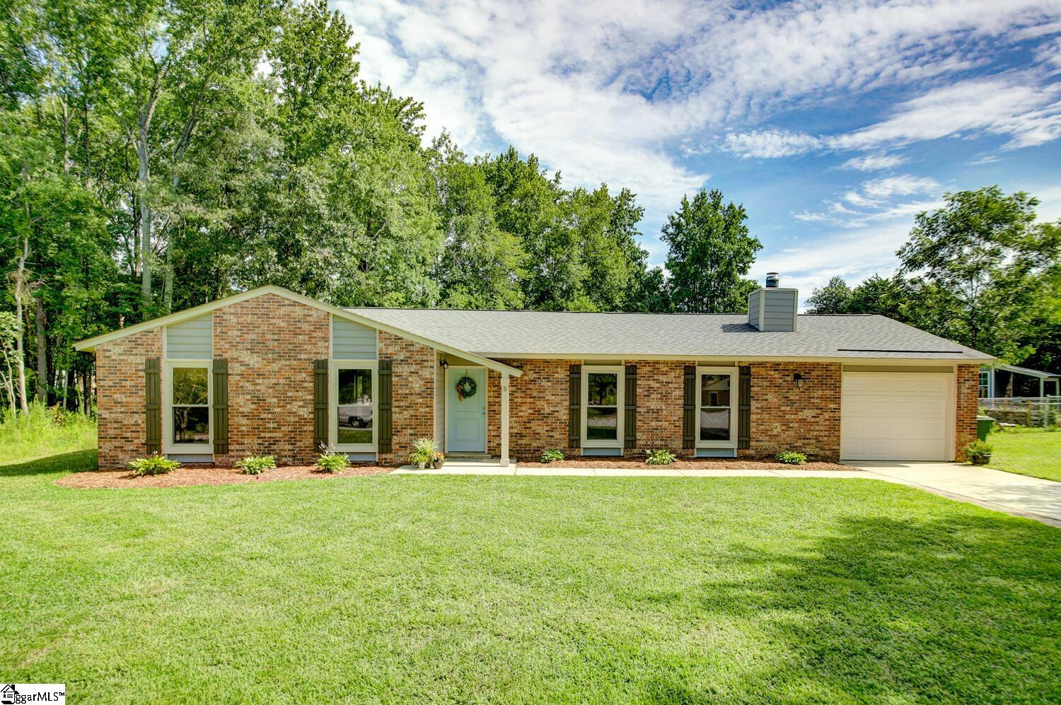 Property image 1 at 5 Oak Hollow Court, Greenville, SC 29607
