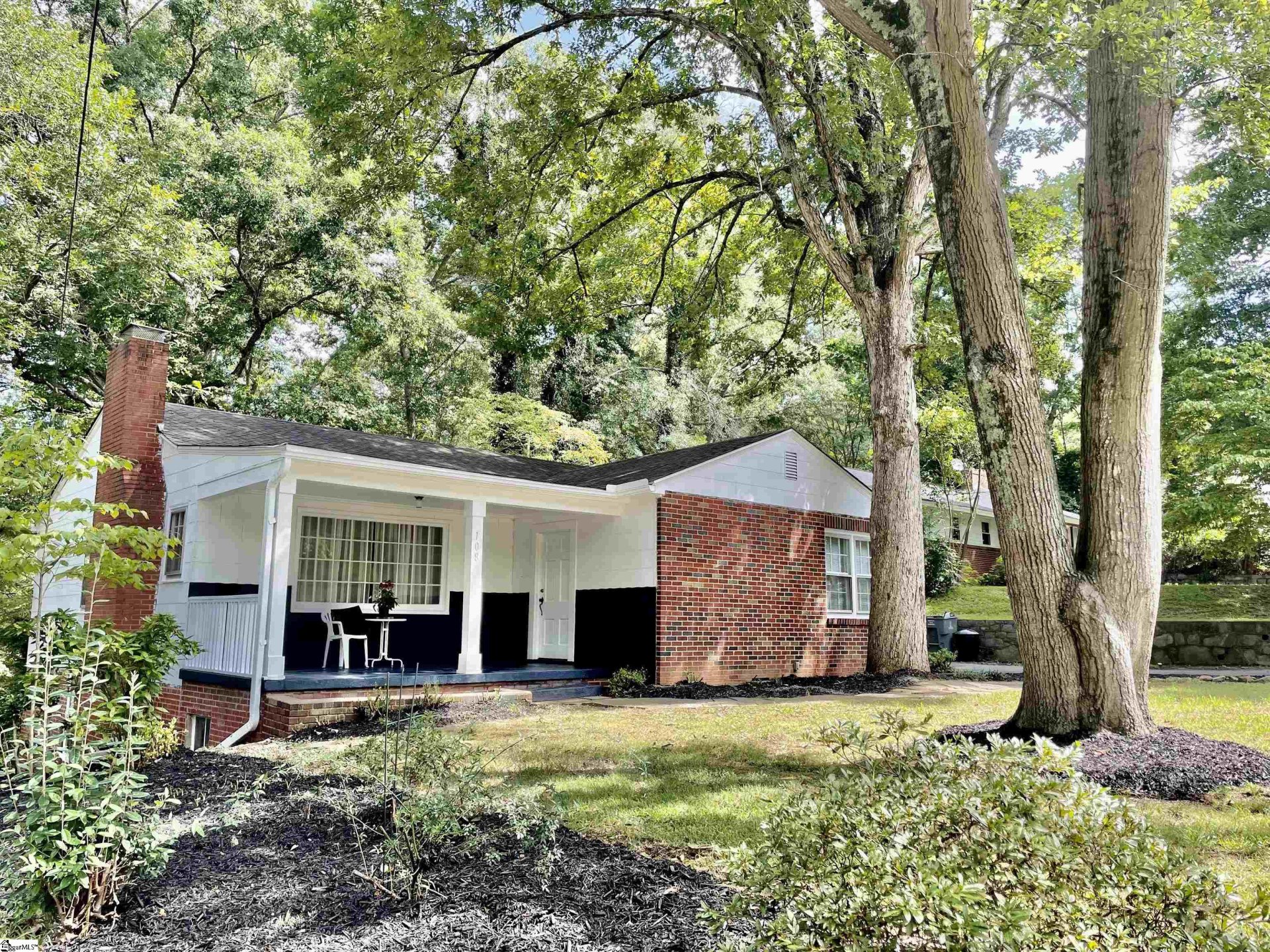 Property image 1 at 108 E Crescent Street, Spartanburg, SC 29301